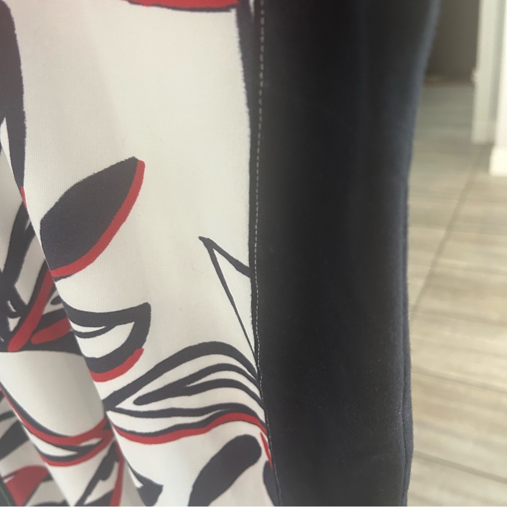 Dolcezza Chic Floral V-Neck Dress in Navy, Red &White   Size XS - Picture 8 of 12
